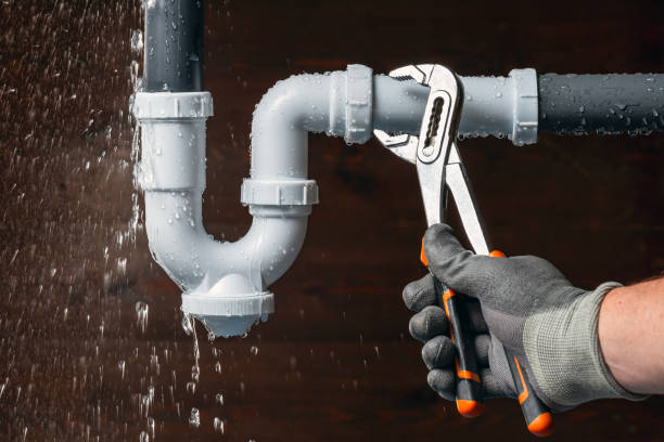 Professional Gas Line Repair technician working in Randolph, NE